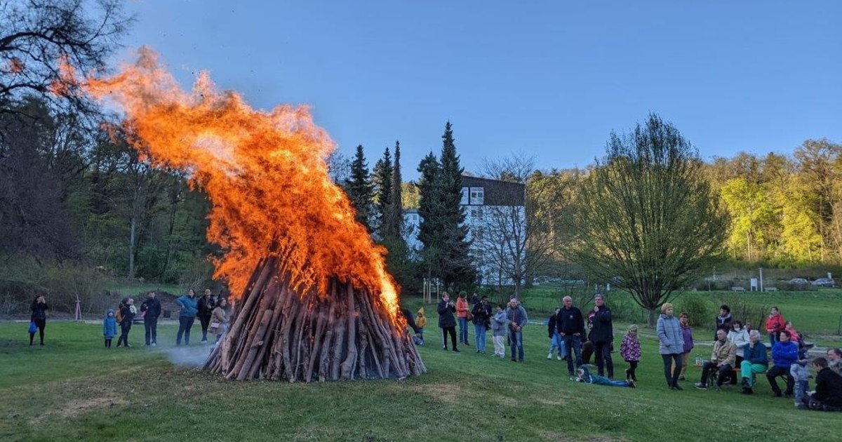 Großes Osterfeuer Nidda