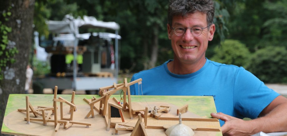 Herr Thaler mit Model