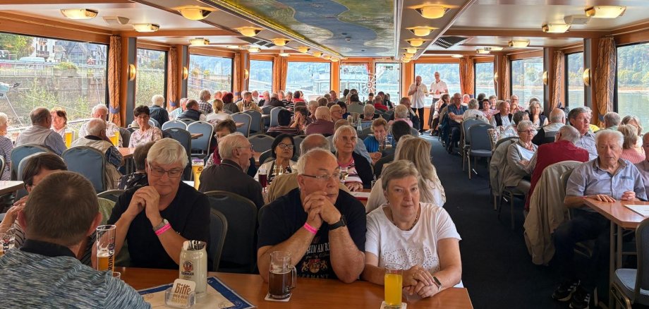 Foto Senioren im Schiff