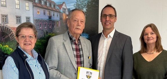 Foto Karl-Heinz Naumann wird geehrt