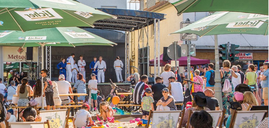 belebter Marktplatz