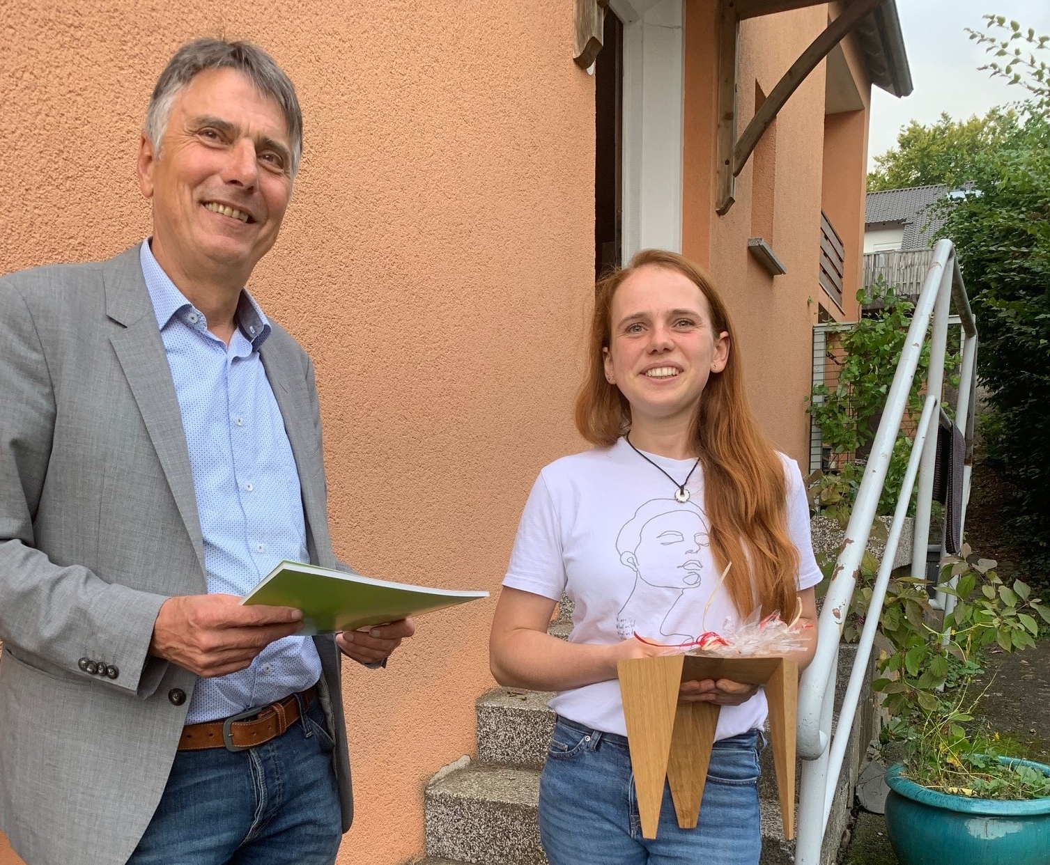 Foto von Bürgermeister Seum und Fee Guber