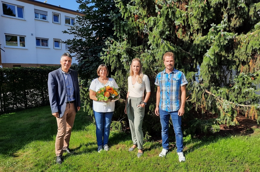 Foto von Frau Schwalb und Gratulanten