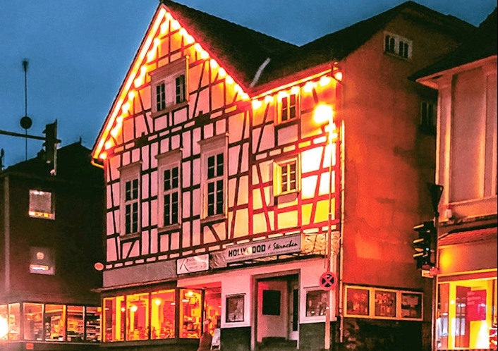 Foto vom beleuchteten Alten Kino