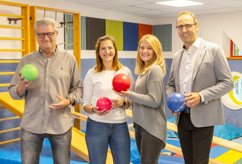 Foto Sören Rasmussen, Bürgermeister und Kita-Mitarbeiterinnen