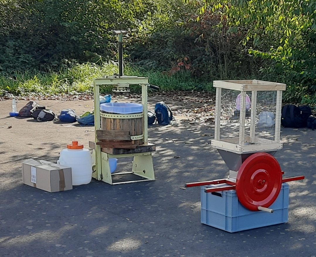 Foto zweier Obstpressen