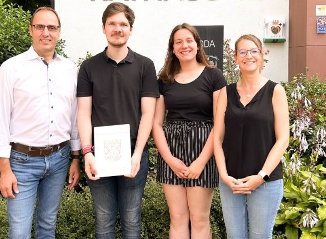 Foto Bürgermeister Eberhard, Nico Weinel, Lea Leithäusen, Stefanie Illhardt