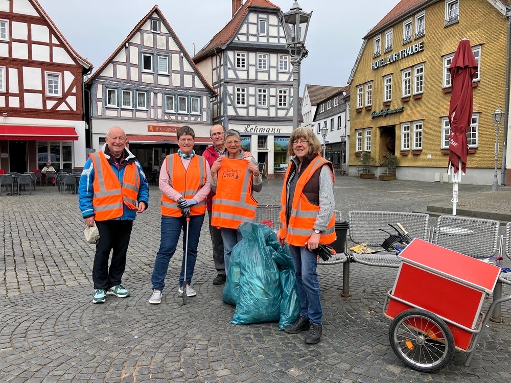 Foto der Akteure am Marktplatz