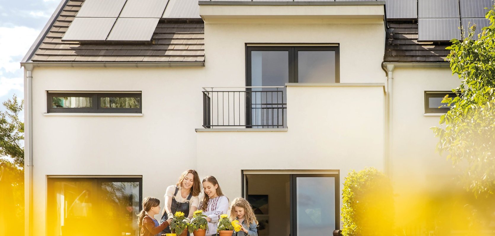 Foto eines neuen Hauses mit PV-Anlage