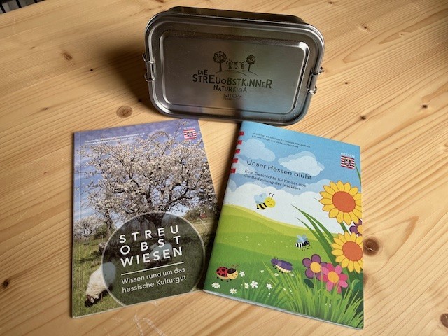 Foto Brotdose und 2 Hefte