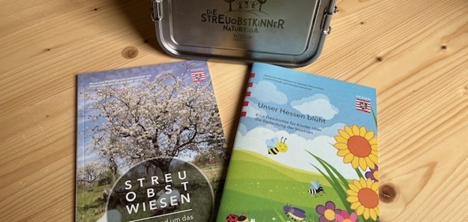 Foto Brotdose und 2 Hefte