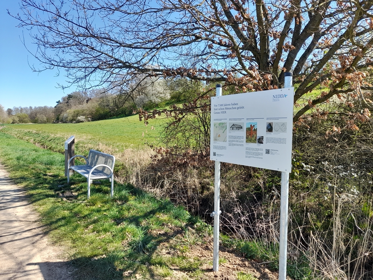 Foto der neu aufgestellten Tafel