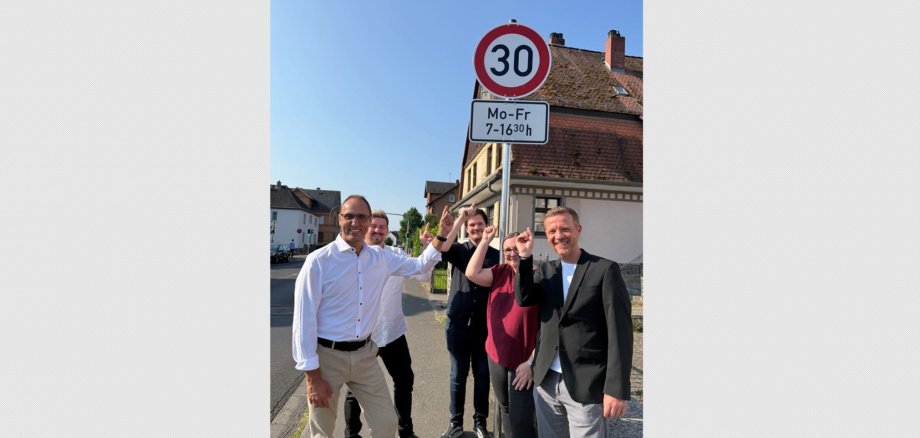 Foto vor dem Tempo 30 Schild
