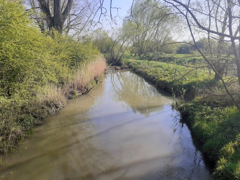 Foto: Die Horloff am Weg nach Utphe