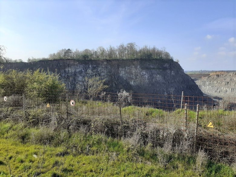 Foto Steinbruch Unter-Widdersheim Basaltwand