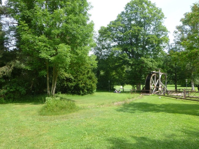 Foto: Salzquelle am Wasserrad Bad Salzhausen