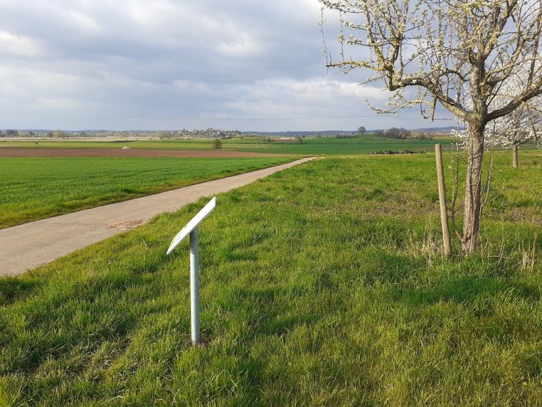 Foto: Station 28 mit Blick in Richtung weiterer Standorte früherer Kleinkastelle